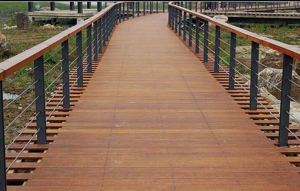 Xây dựng cây cầu xây dựng tre ép